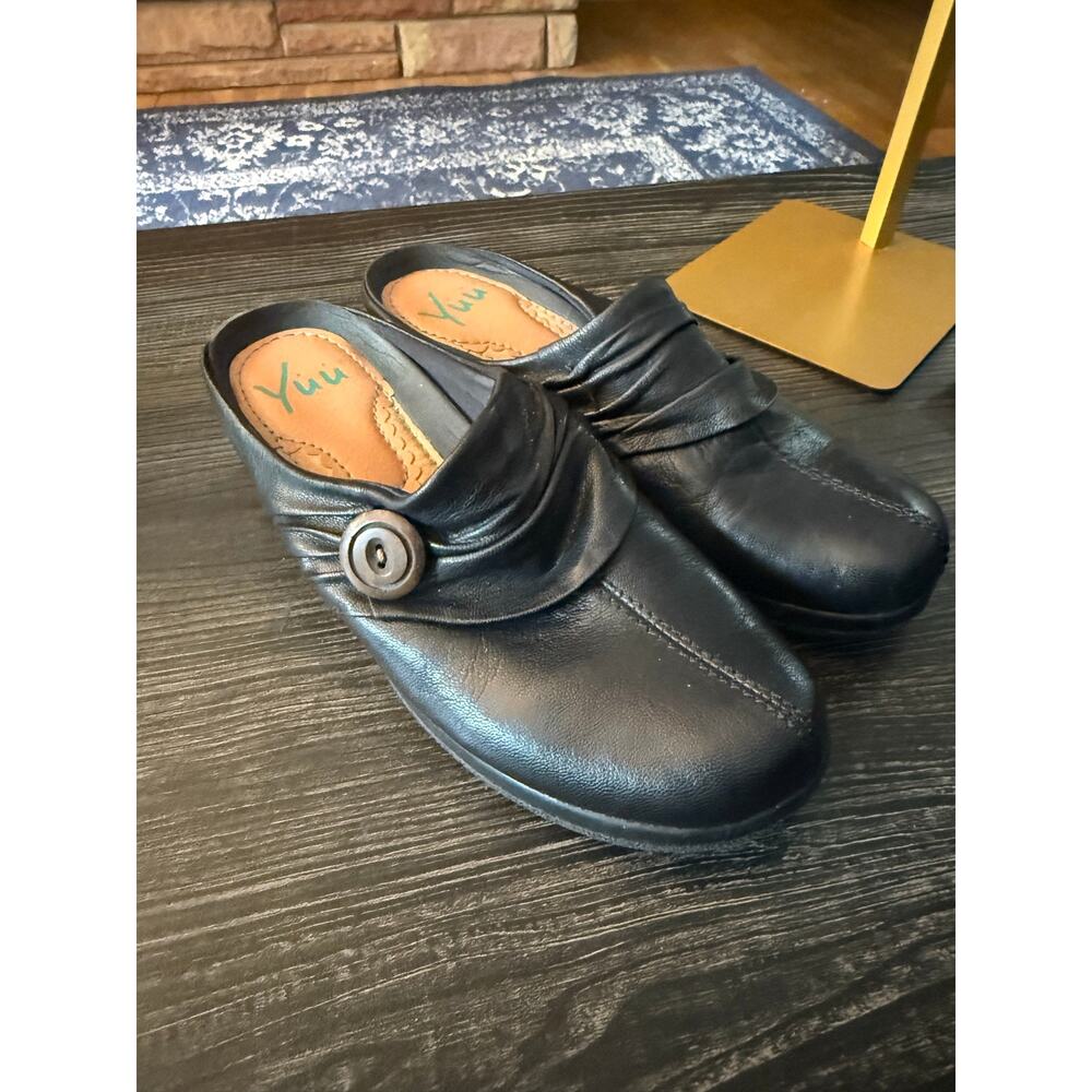 Yuu Gilmore Black Leather Creased Mulled Clog Sz. 6.5